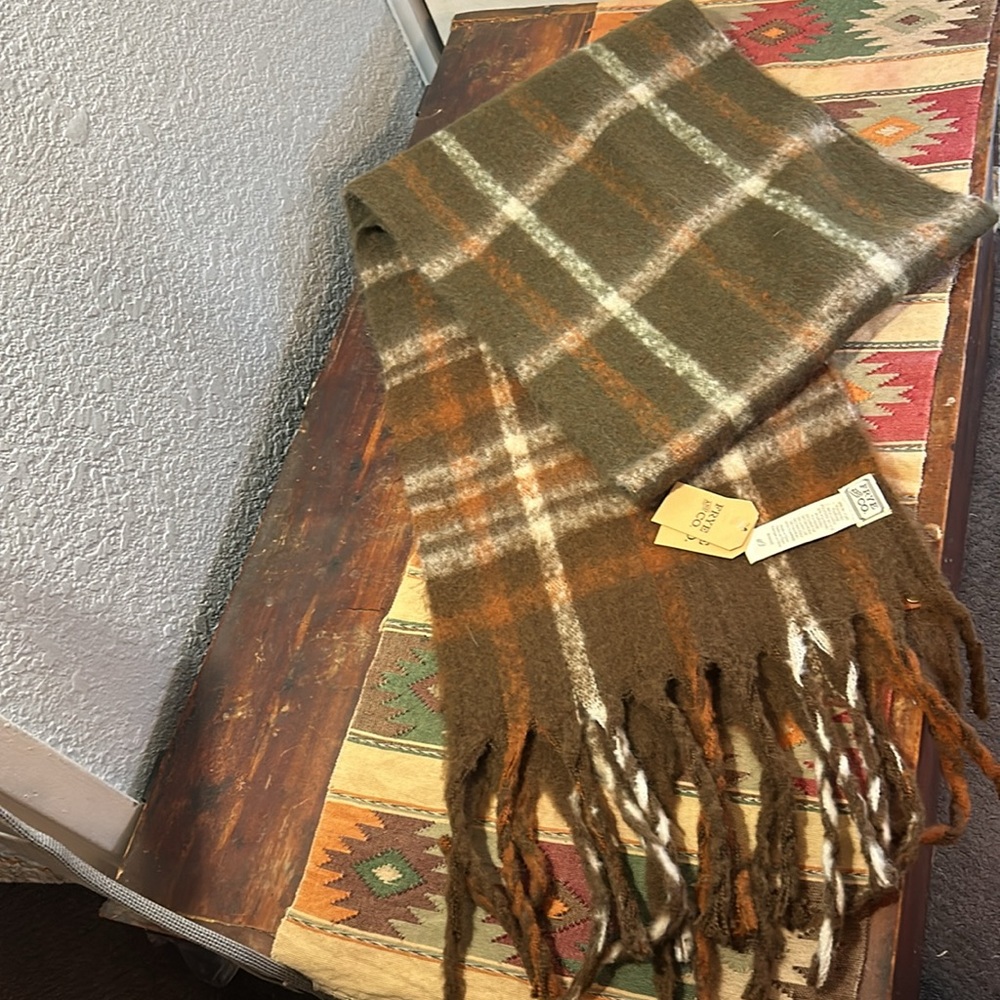 NWT Frye and Co extra large scarf - Picture 3 of 7